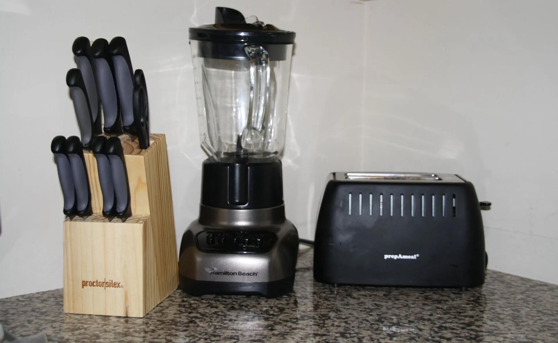 Knife set, blender, and toaster