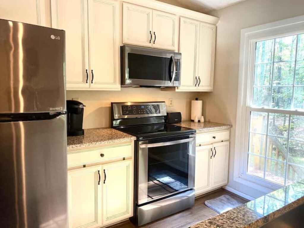 Modern kitchen overview