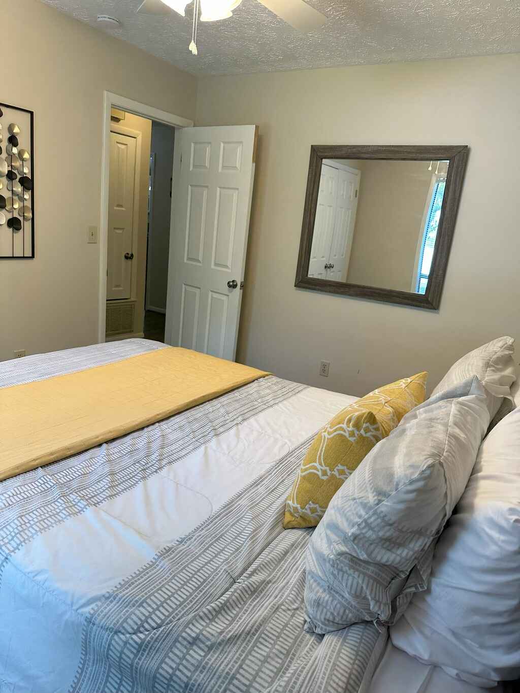Second bedroom overview
