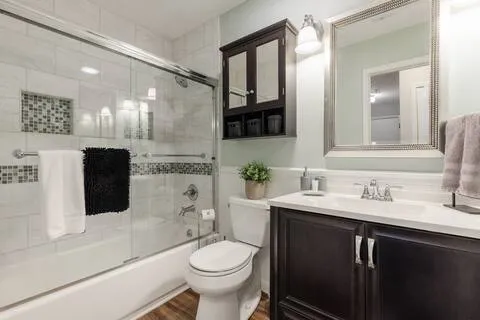 Shared bathroom with tub/shower combo